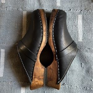 Lotta from Stockholm, Black Leather Clogs on Low Brown Wooden Base, 39